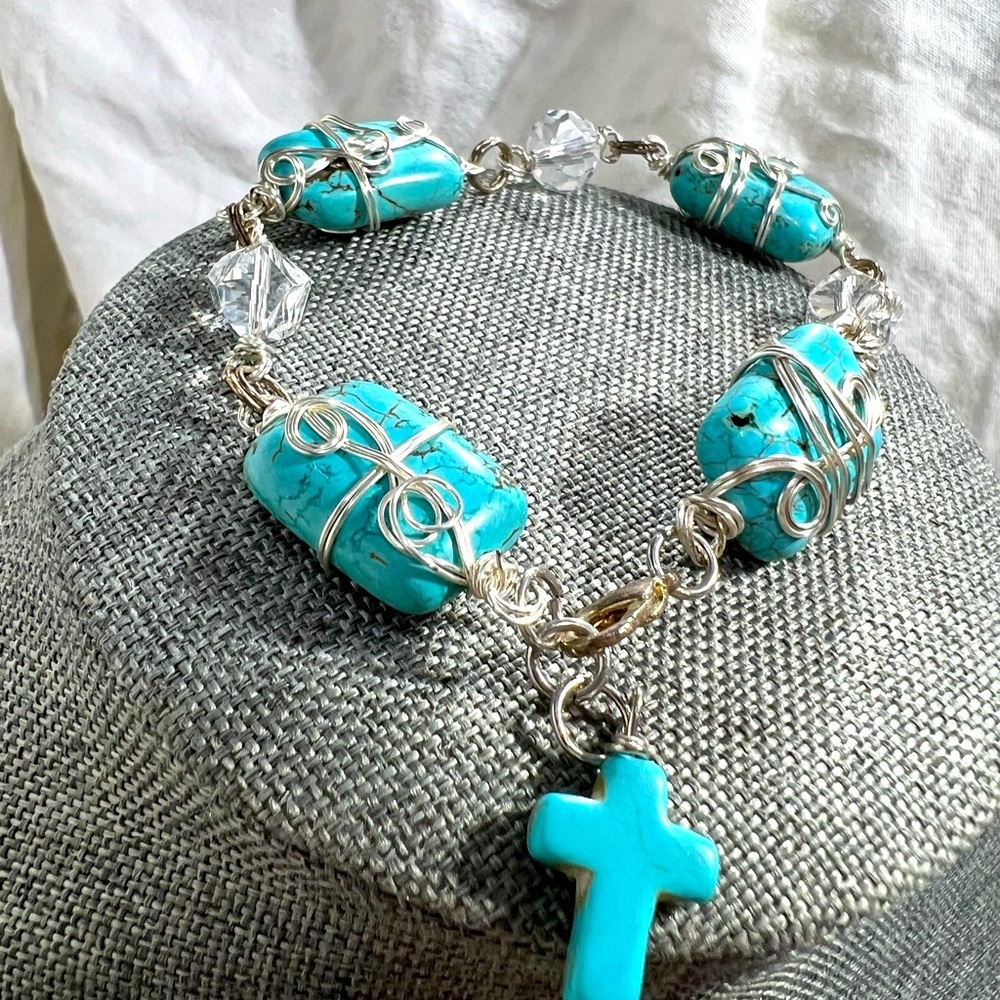 Turquoise With Silver Wire Wrapping Stunning and looking W/Crystals☑️